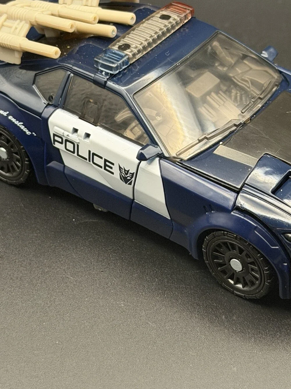 Transformers The Last Knight Deluxe Class Barricade
